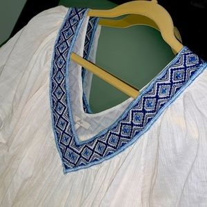 Joie women’s short sleeve white gauze blouse size M (fits loose)